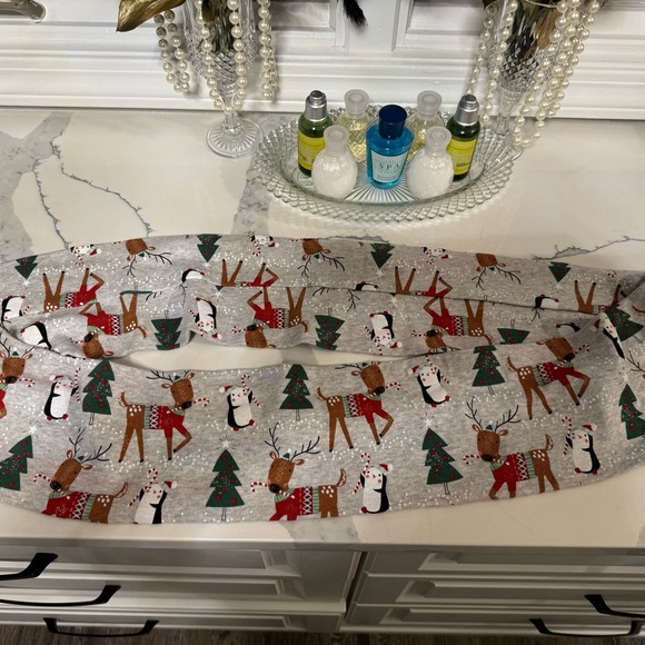 Fun Holiday Circular scarf - Picture 2 of 2